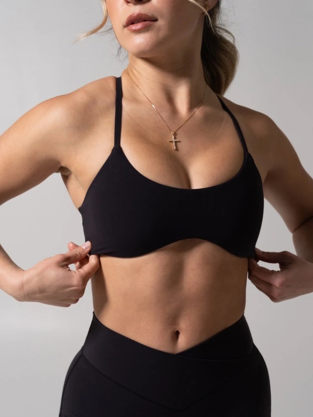 NWT - Buffbunny Barre Sports Bra (size: M / Onyx Black)